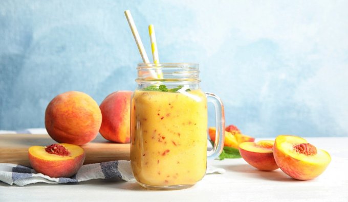 Smoothie pêche-abricot