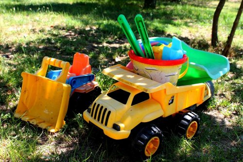 Ranger les jouets et le matériel de jardin