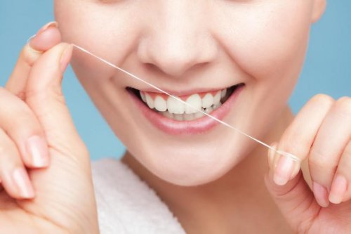 Erreur 4 : faire l’impasse sur le fil dentaire
