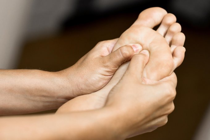 Massage des pieds : ultra &eacute;rog&egrave;ne