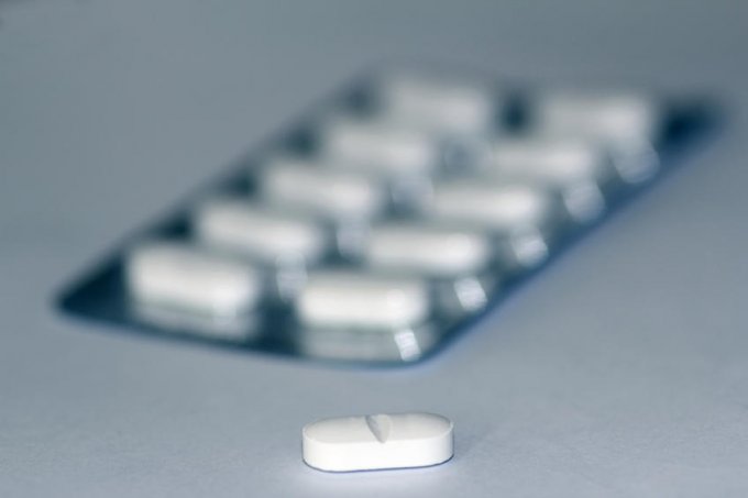 Photo : aspirine et ibuprofène sont déconseillés enceinte et interdits dès le 6ᵉ mois de grossesse