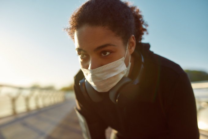 Pic de chaleur : respirer fort dans un masque, est-ce dangereux ? 