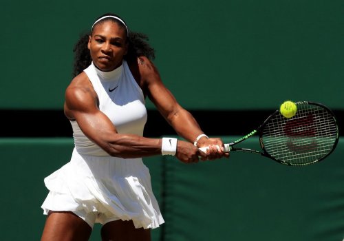 Serena Williams fait rebondir la balle 5 fois avant chaque service