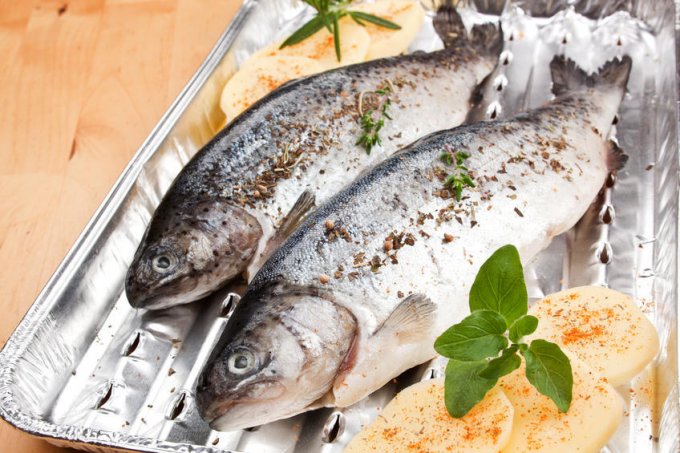 Cholestérol : manger des poissons gras et des fruits secs