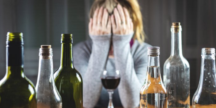Confinement : les signes d'une consommation d'alcool excessive 