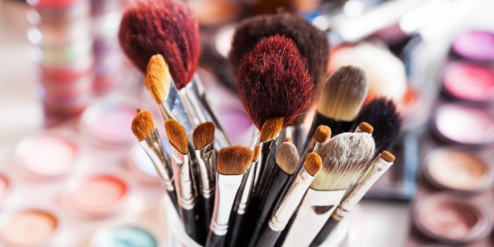 Les pinceaux et Ã©ponges de maquillage : des levures et bactÃ©ries