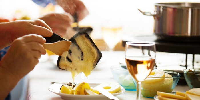 Raclette, fondue : les dangers insoupÃ§onnÃ©s de ces plats d'hiver