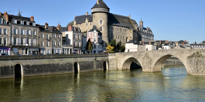 the river mayenne with the castle and the old bridge (pont-vieux in french), at laval, commune in the mayenne department ...