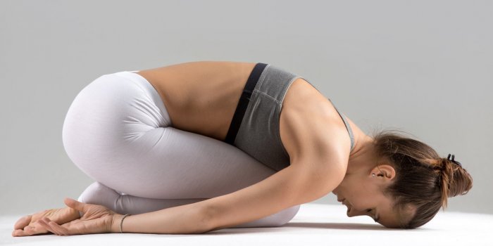 Yoga : 5 exercices pour rÃ©duire les douleurs chroniques 