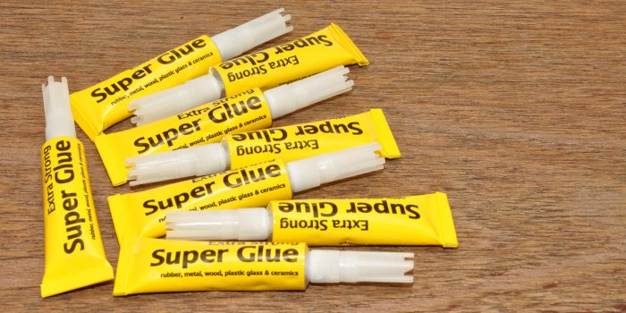 De la super glue® pour réparer ses dents