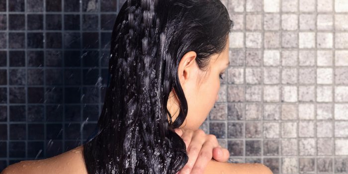 Lavage des cheveux : 7 erreurs à éviter
