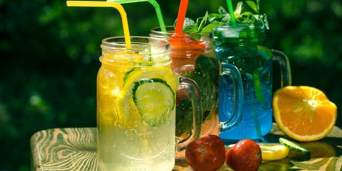 8 boissons pour sâhydrater sans grossir