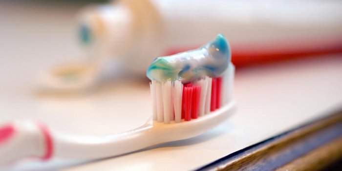 8 habitudes dangereuses pour vos dents, selon un dentiste