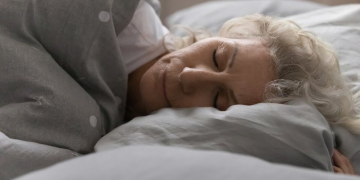 MÃ©nopause : 7 conseils de mÃ©decin pour mieux dormir