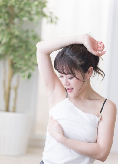 5 auto-massages pour des seins en pleine forme
