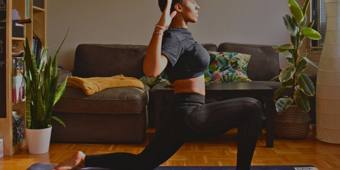 Yoga : 5 postures pour Ãªtre moins voutÃ©