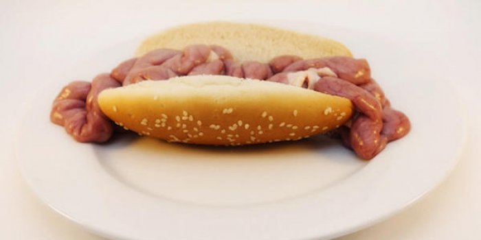 Les boyaux de porc dans les saucisses de hot-dog