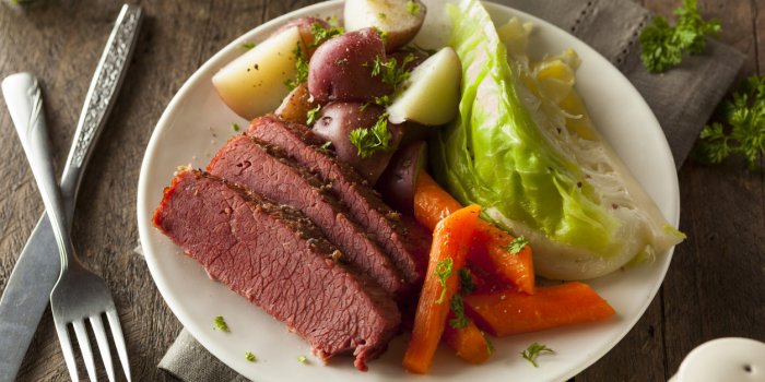 homemade corned beef and cabbage with carrots and potatoes