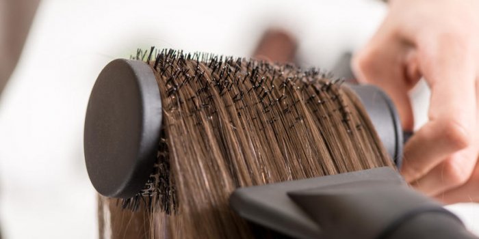 7 mauvaises habitudes qui font tomber vos cheveux