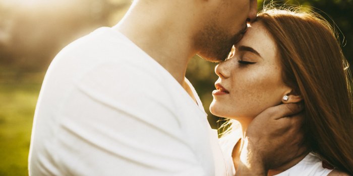 La façon dont votre partenaire vous embrasse révèle ses sentiments