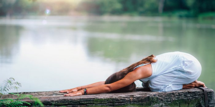 Stress : 5 postures de yoga pour vous dÃ©tendre
