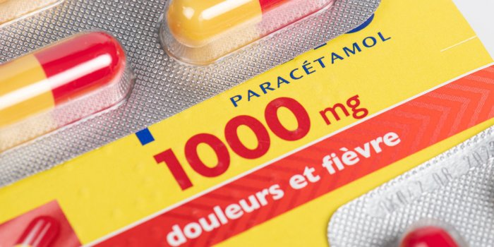 paracetamol pain and fever medication box