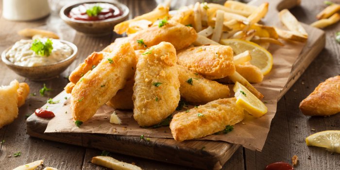 crispy fish and chips with tartar sauce