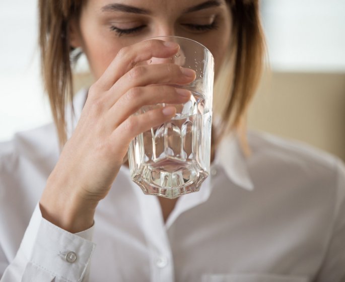 8 signes qui prouvent que vous ne buvez pas assez d-eau !