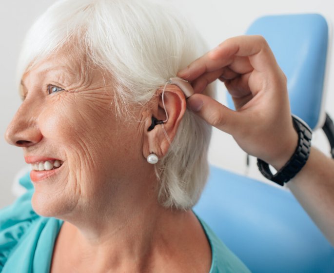 Les aides auditives aideraient a vivre plus longtemps