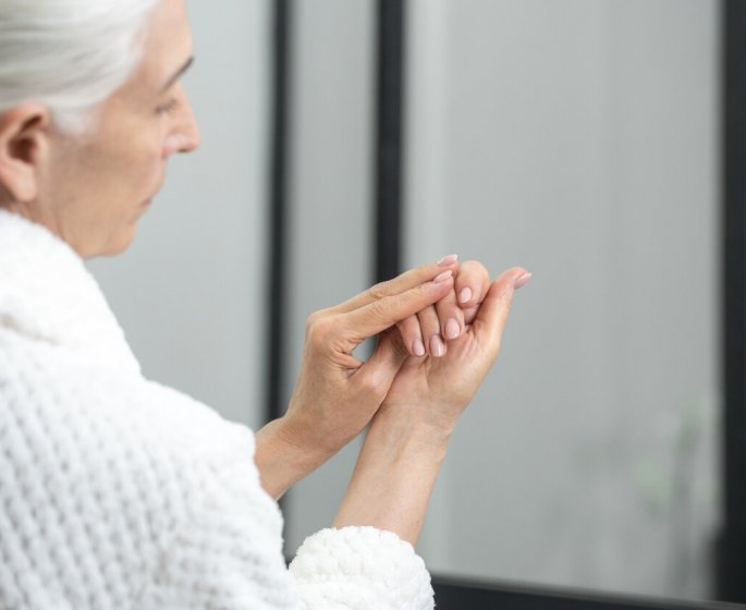 5 gestes pour des ongles forts d-apres une dermatologue