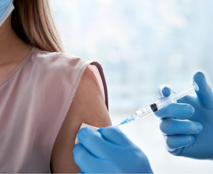 Covid- 19 : peut-on se faire vacciner si on est cas contact ?