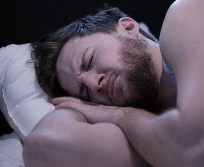 Pourquoi mal dormir est plus desastreux pour les hommes