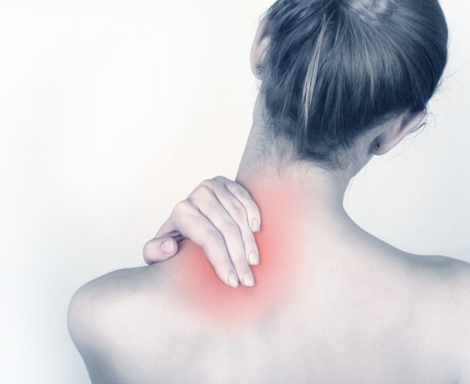 9 raisons pour lesquelles votre cou peut faire souffrir