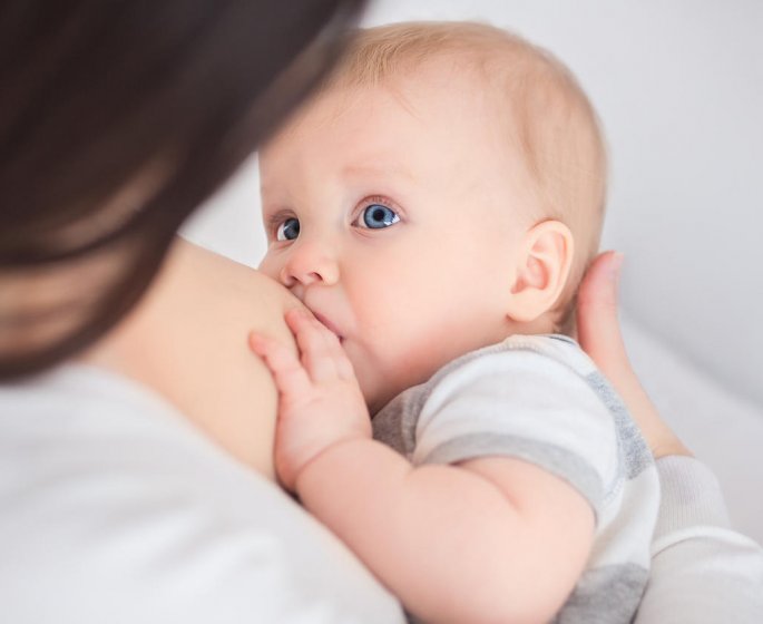 allaitement maternel et etreindre son bebe