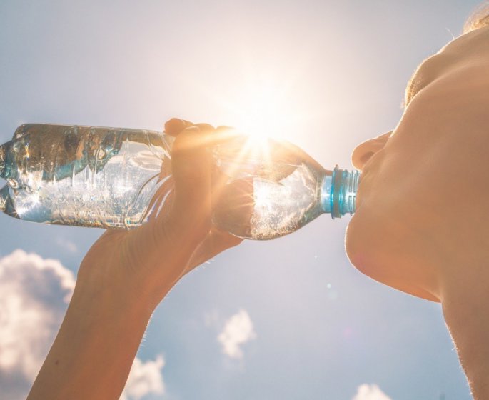 Canicule : combien de litres d-eau faut-il boire par jour ?