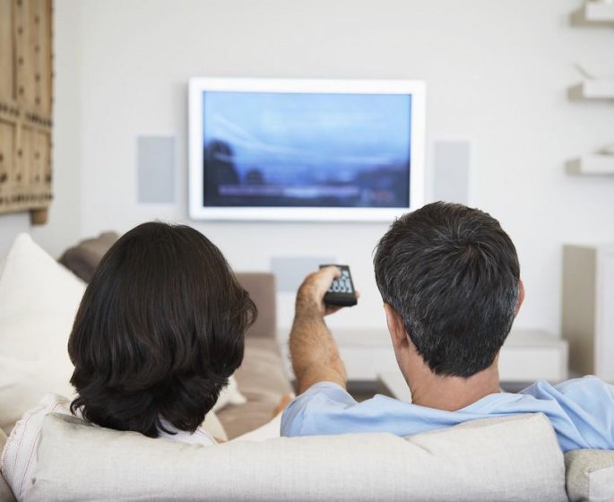 Les couples qui regardent la television le soir font moins l’amour que les autres