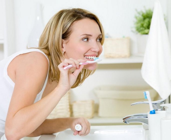 Si vous avez les dents sensibles il faudrait les laver a l’eau chaude
