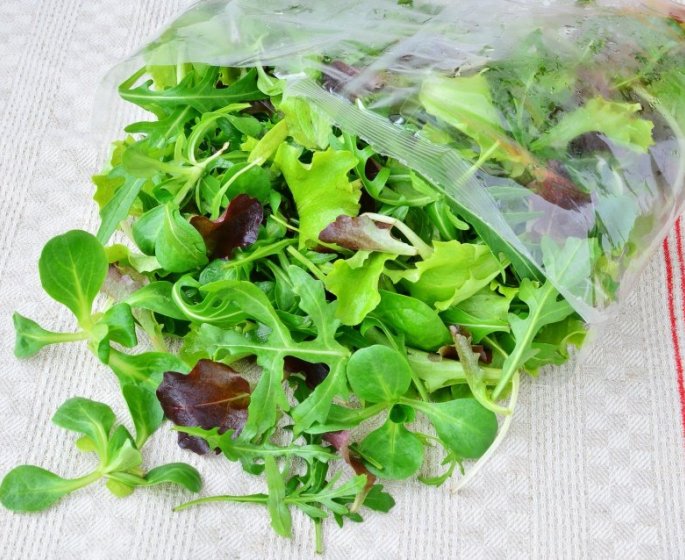 Alimentation : la salade en sachet, une bonne idee ?