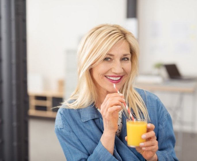 Hygiene dentaire : evitez de boire du jus d’orange avant le brossage des dents