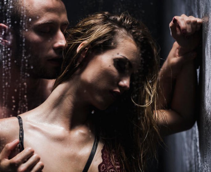 5 positions pour faire facilement l’amour sous la douche