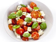 Salade de tomates cerises et basilic
