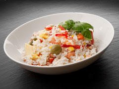 Salade de riz colorée aux crevettes