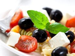 Pâtes à la feta et aux olives noires