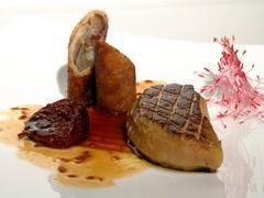 Foie gras chaud aux pousses d’épinards et roquette