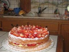Gâteau fourré aux fraises