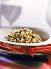 Salade de riz aux tomates et aux concombres