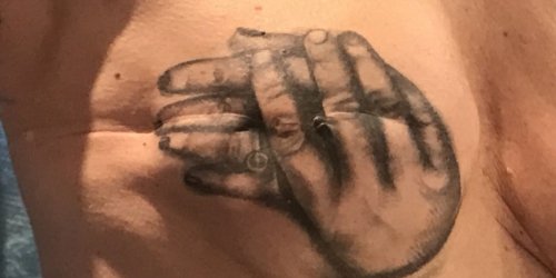 Cancer du sein : “Mon tatouage sur la poitrine m’a permis de tourner la page”