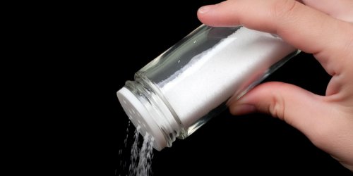 Trop de sel donnerait-il mal a la tete ?