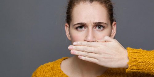 Mauvaise haleine malgre le brossage des dents : que faire ?