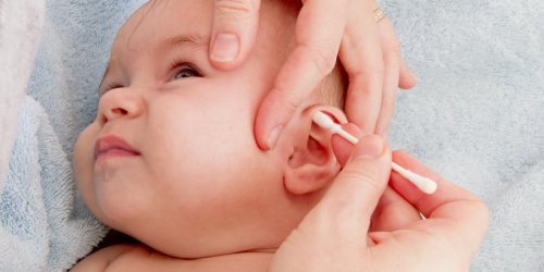 Coton-tige : un danger pour les oreilles de bebe ?